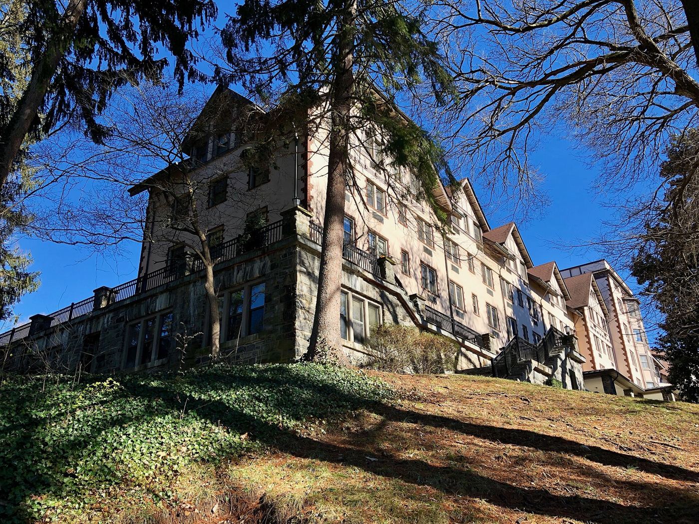 The historic Kenilworth Inn building on the hillside in Kenilworth
